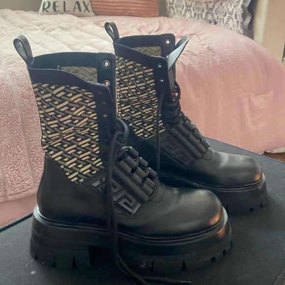 Versace lace-up boots Size 40 - Picture 1 of 6